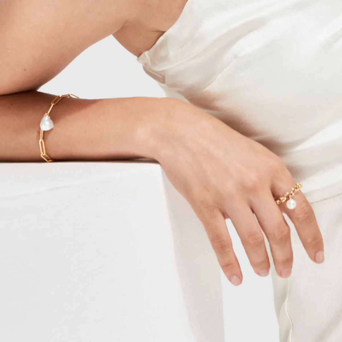 AETIA KESHI PEARL CHAIN BRACELET