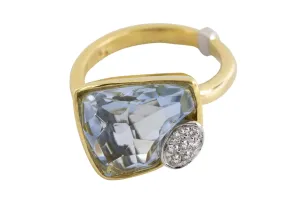 Aquamarine and diamond ring in 18 carat gold