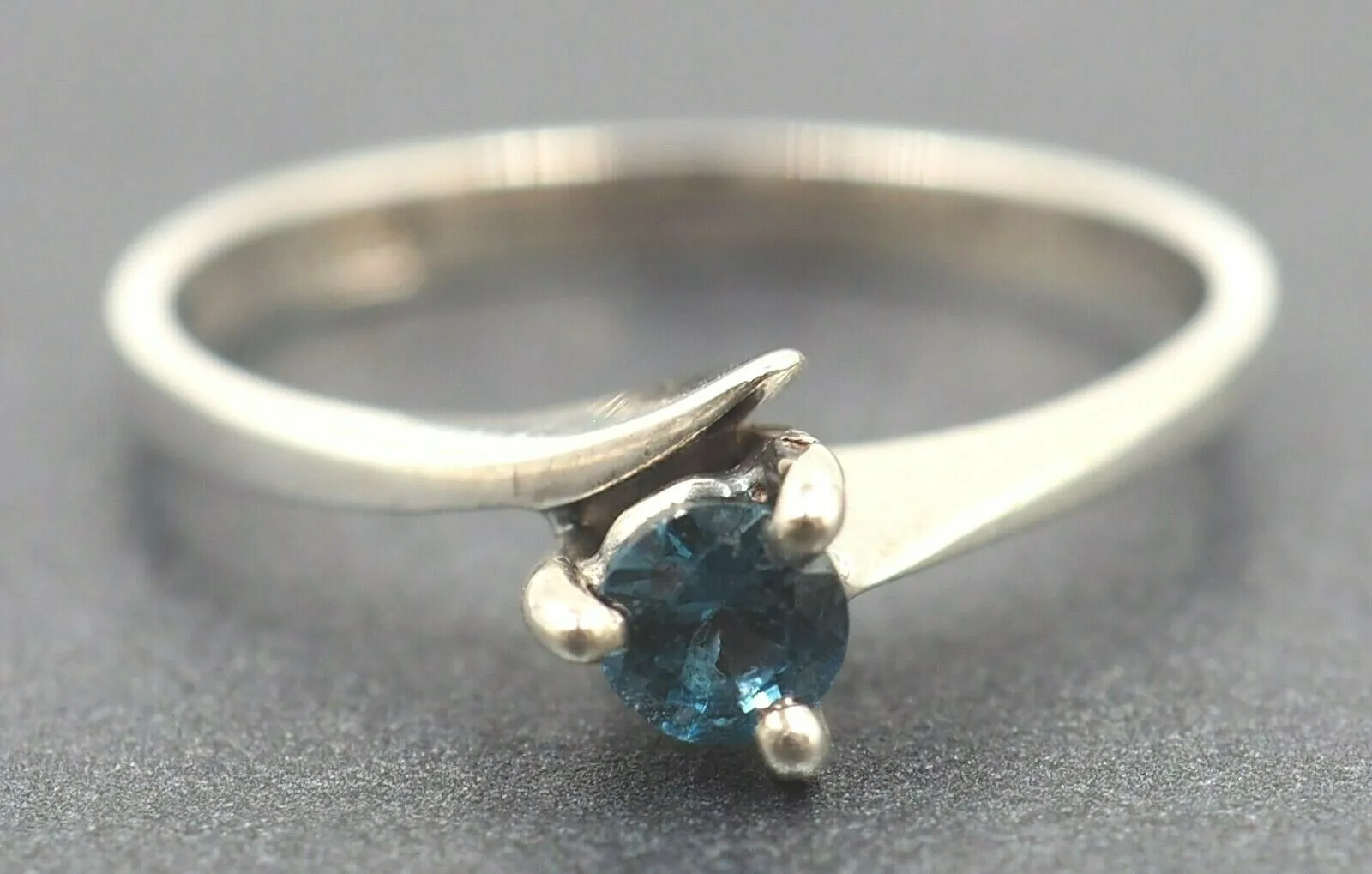 Blue Aquamarine 925 Sterling Silver Claw Set Ring
