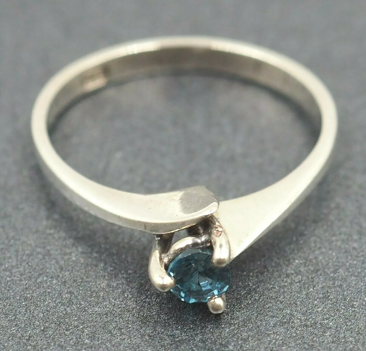 Blue Aquamarine 925 Sterling Silver Claw Set Ring