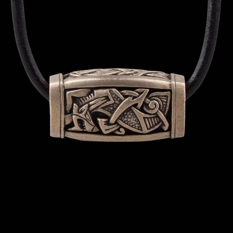 Colgante de cuentas vikingas de bronce hecho a mano