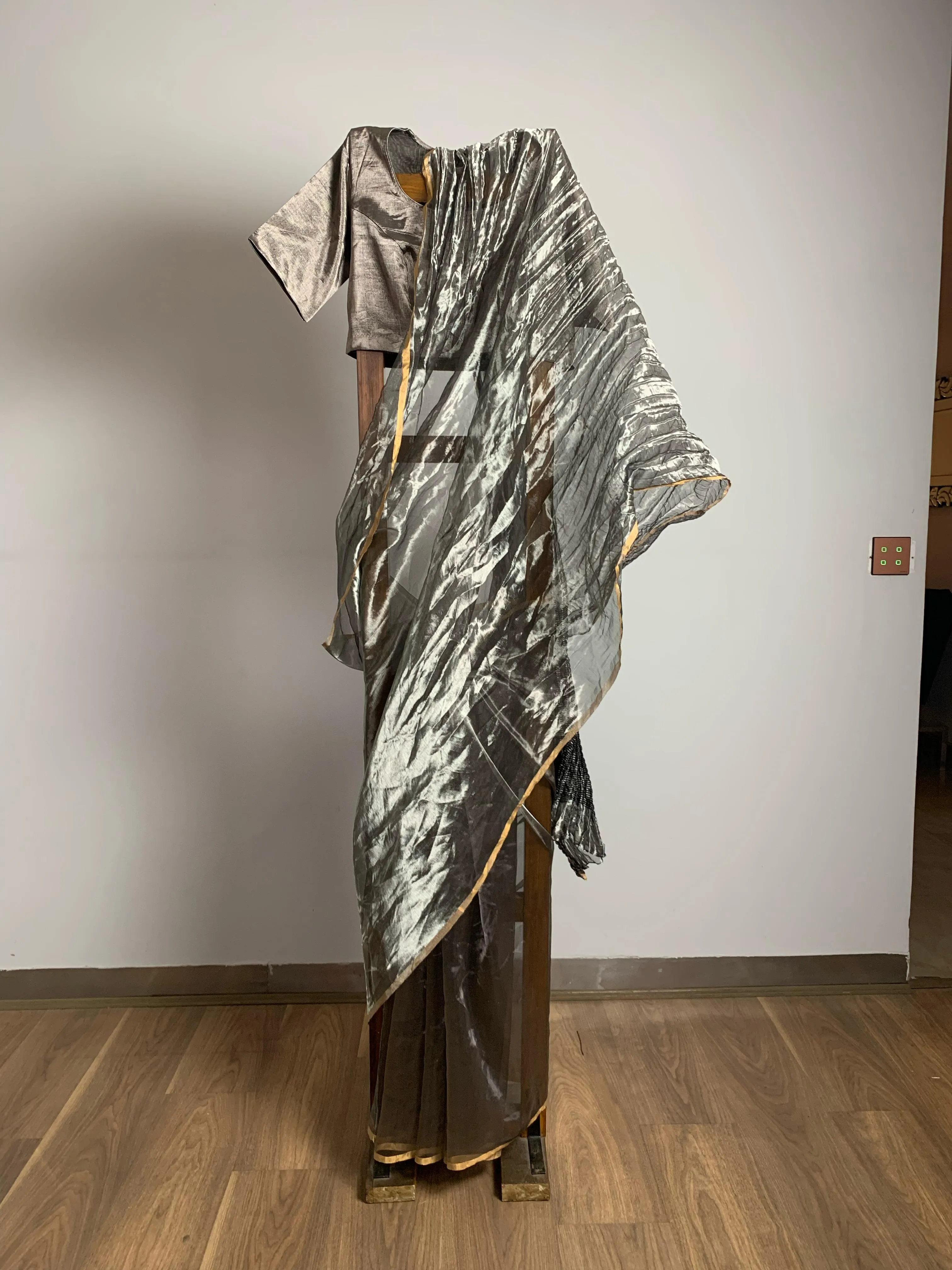 Crushed pallu silver tissue saree