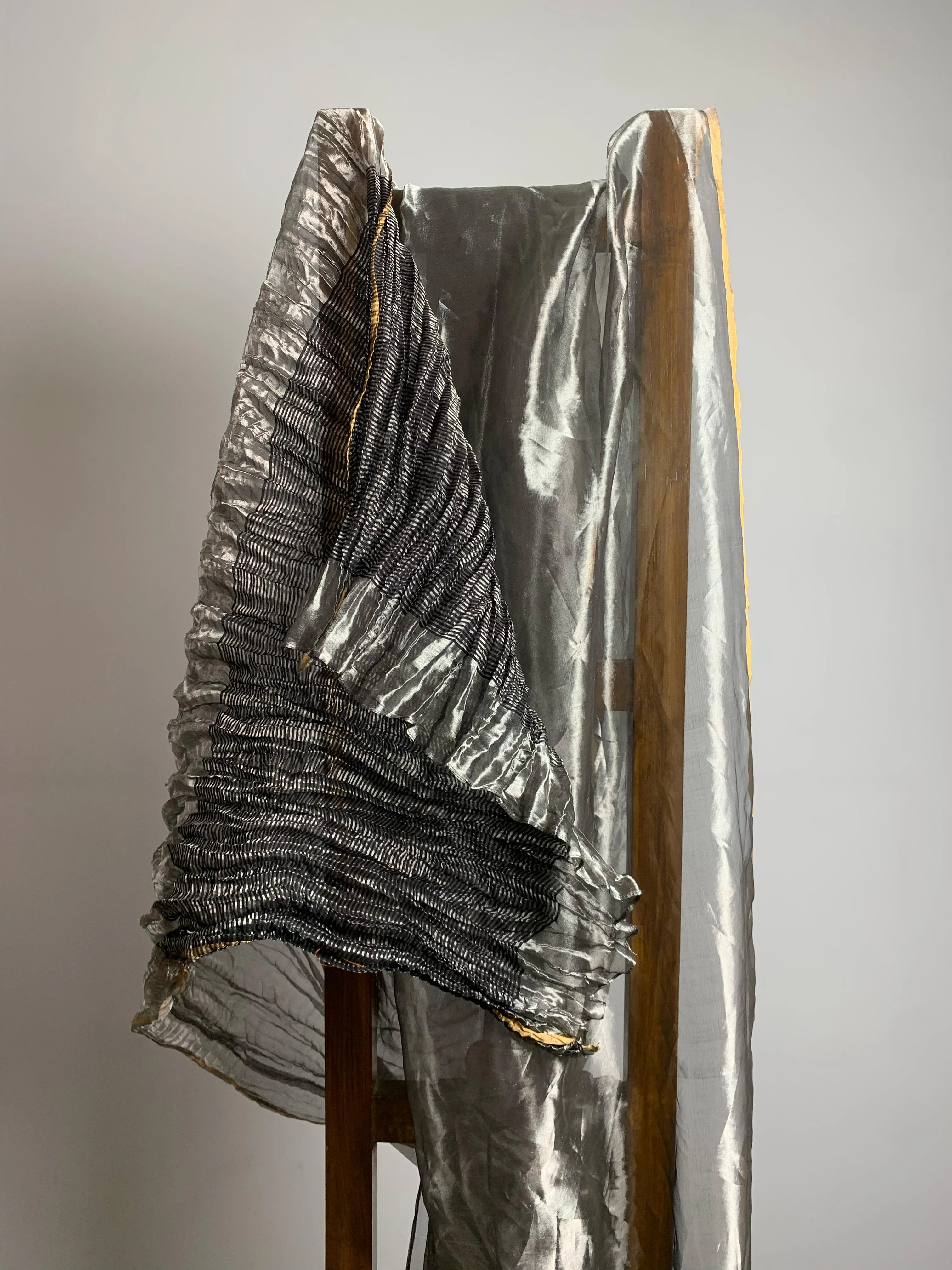 Crushed pallu silver tissue saree