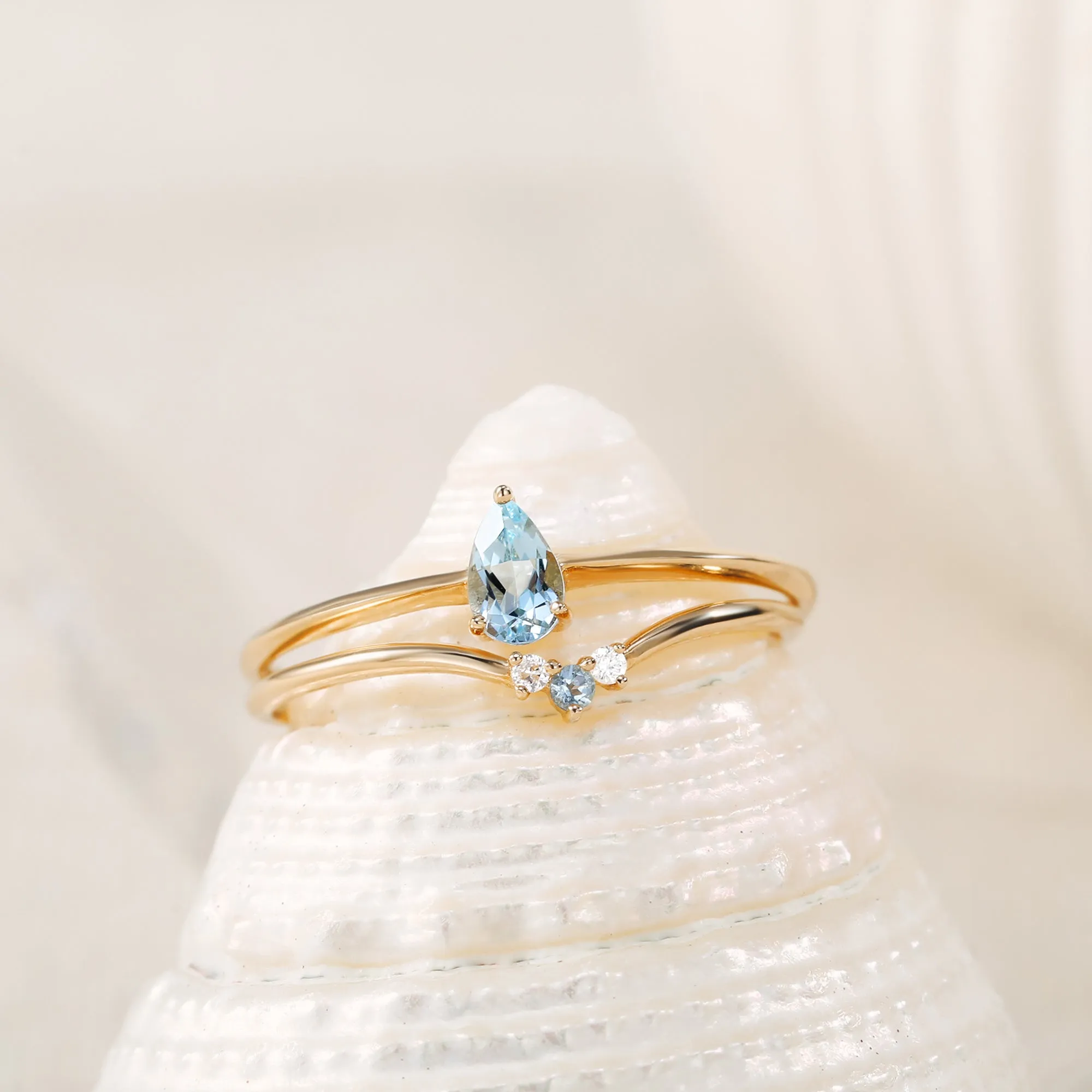 GEMMA | Curved Aquamarine and Diamond Ring