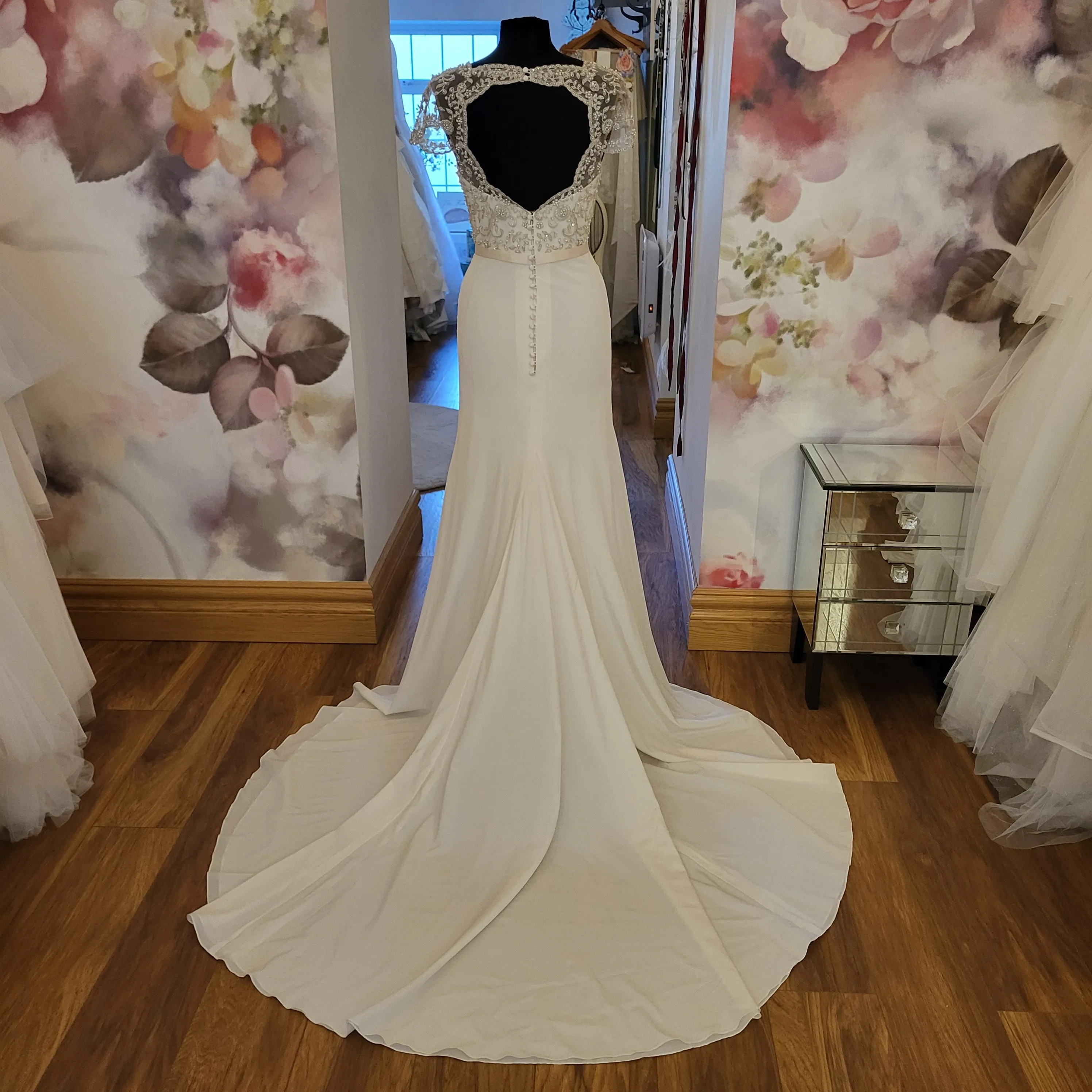 Ivory & Co 'Summer Nights' variation UK 8