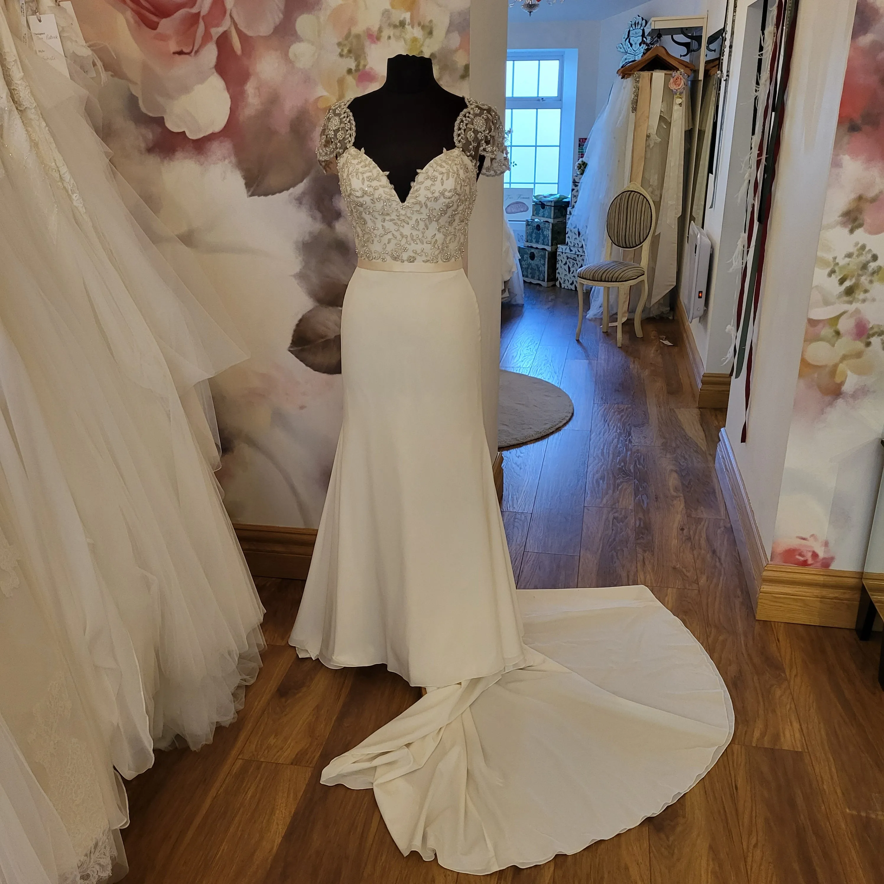 Ivory & Co 'Summer Nights' variation UK 8