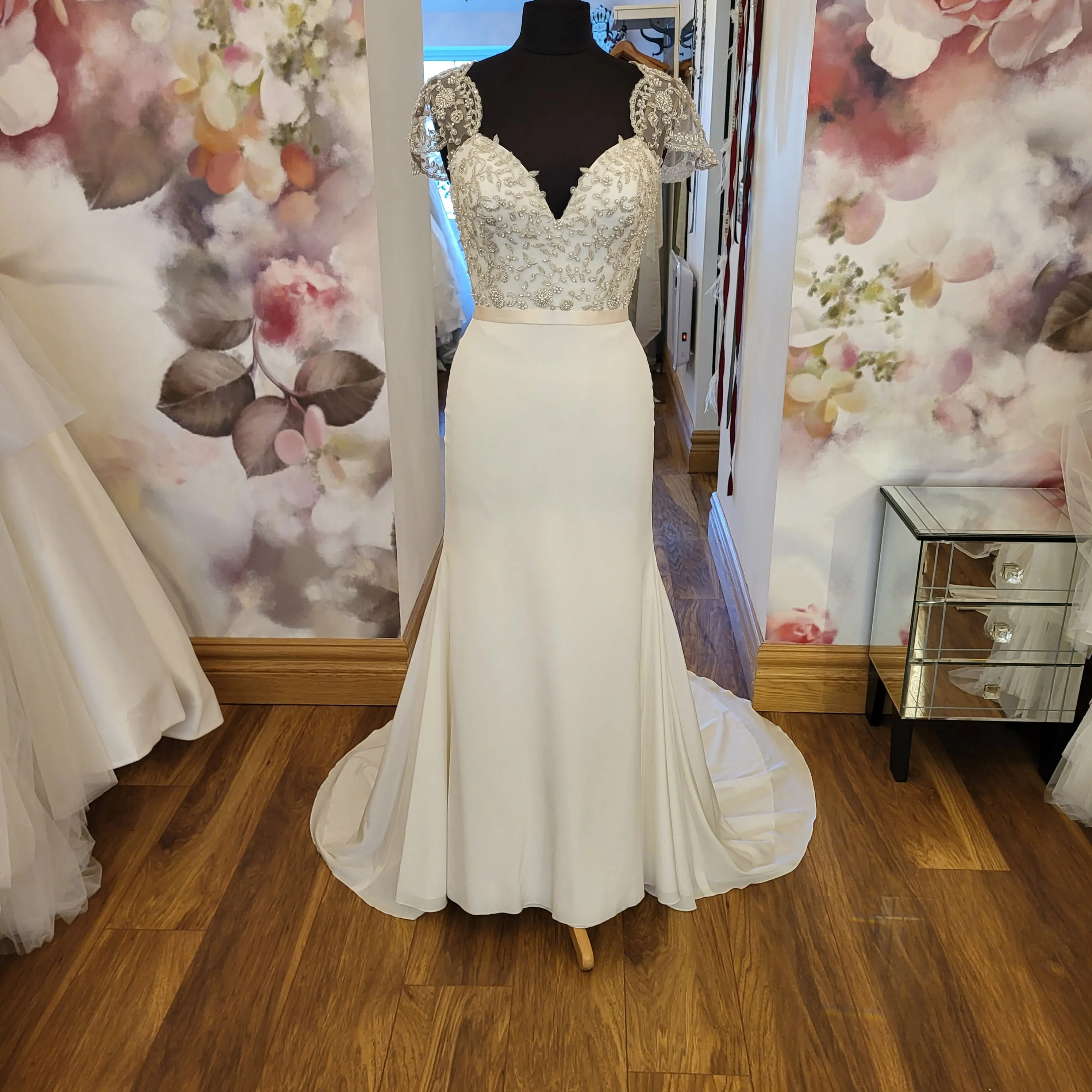Ivory & Co 'Summer Nights' variation UK 8