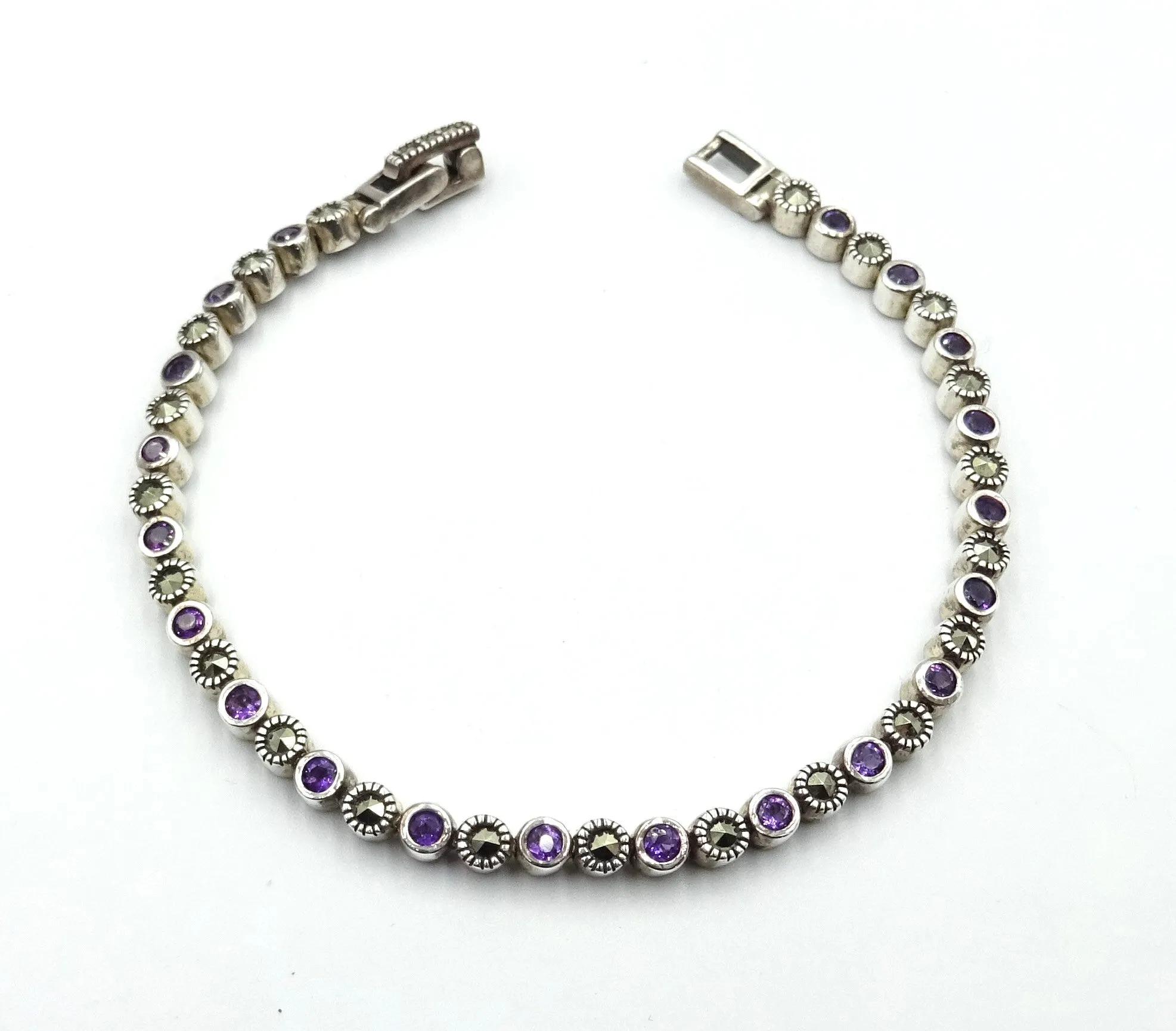 Ladies silver, marcasite and amethyst bracelet. 12.6gr