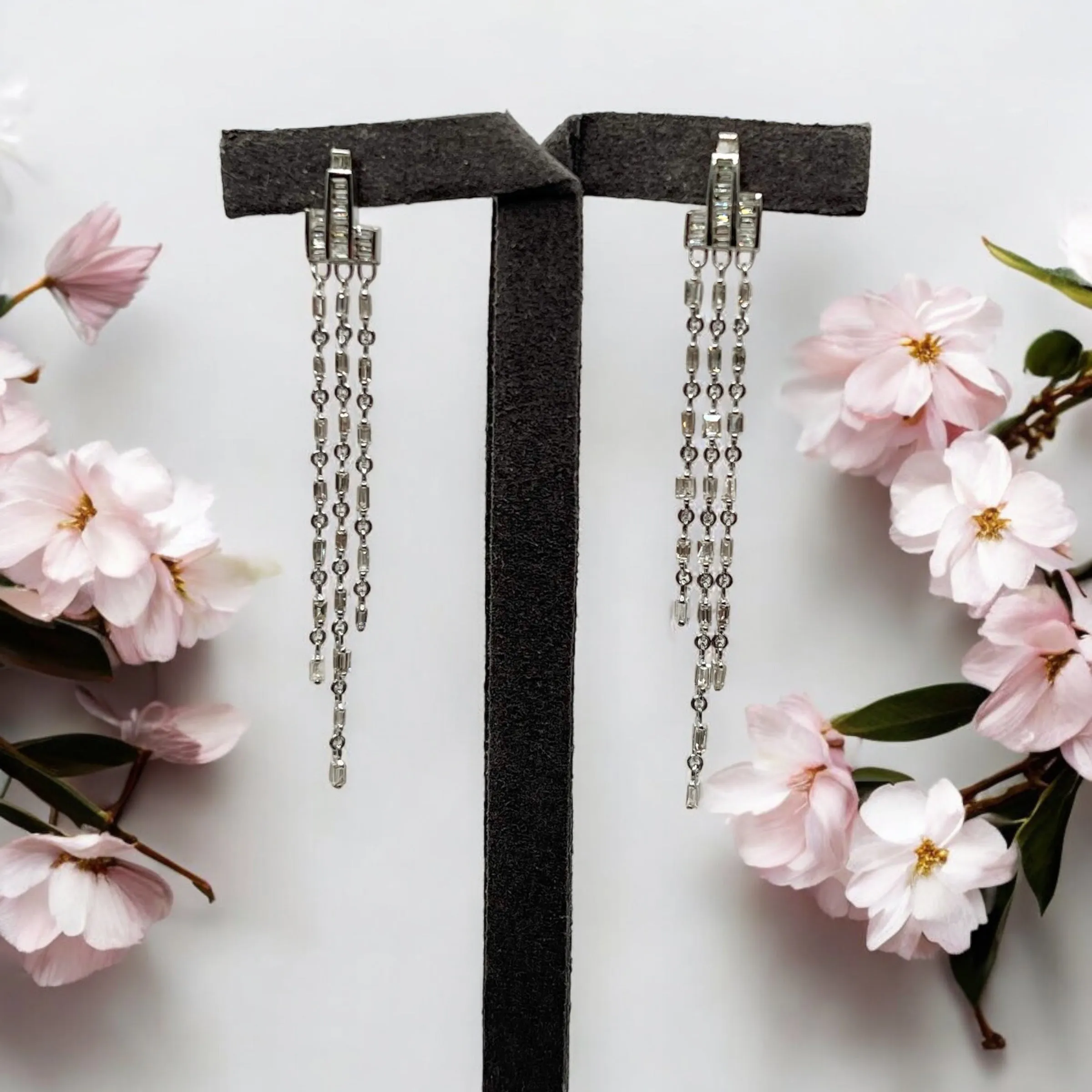 NATURAL DIAMOND DANGLING EARRINGS