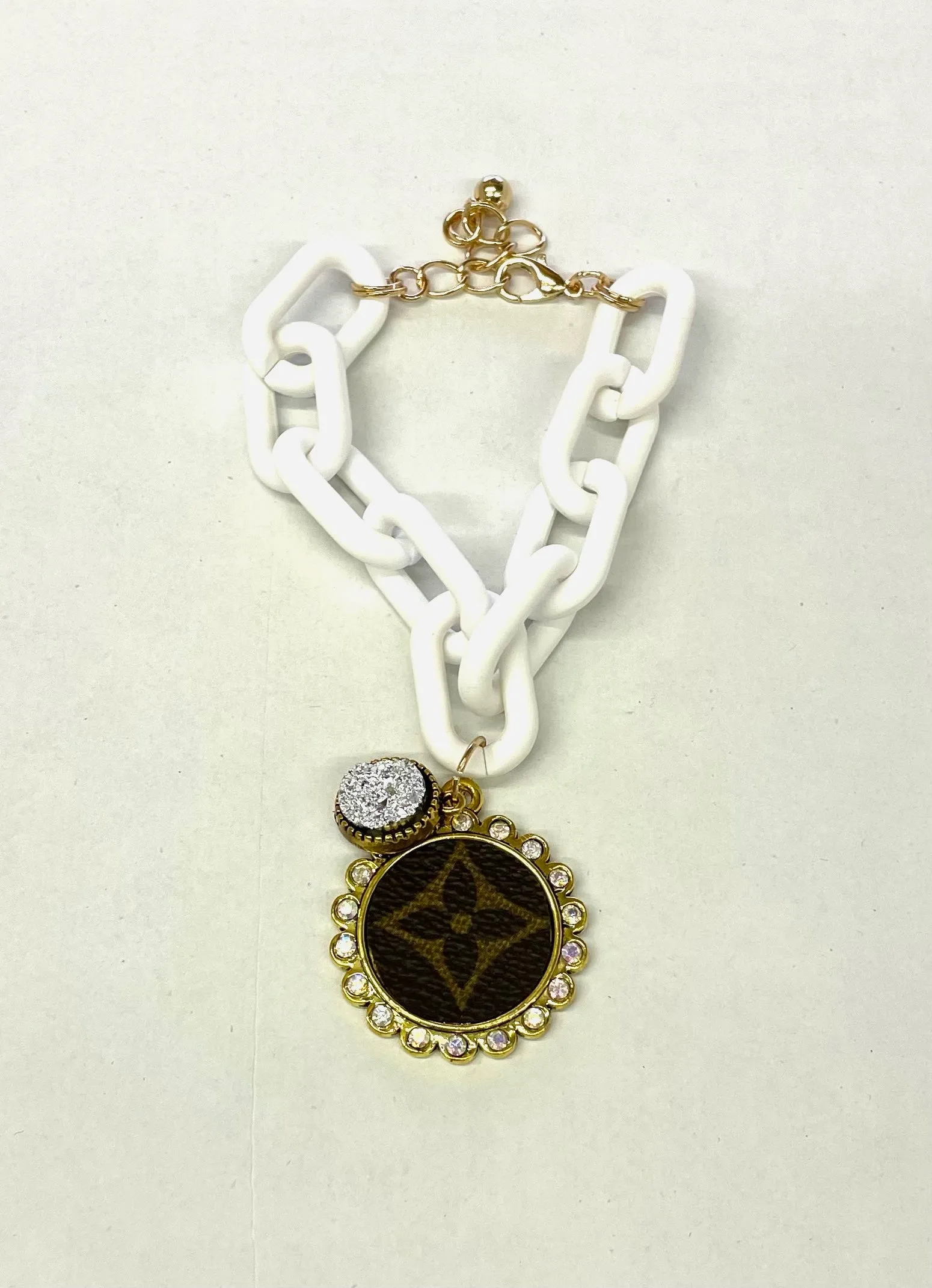 Restocked Chain bracelet white
