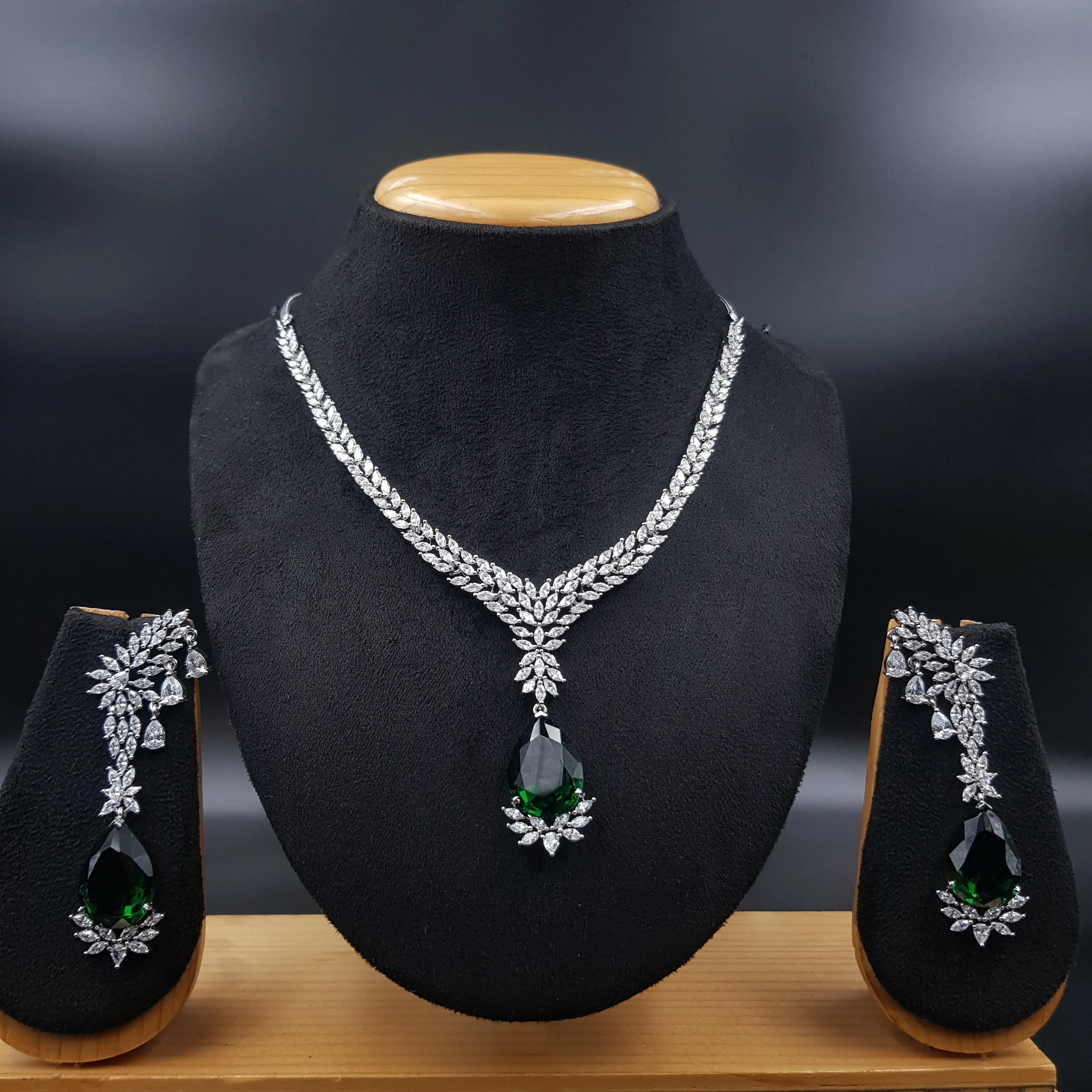 Round Neck Zircon/AD Necklace Set 10804-69