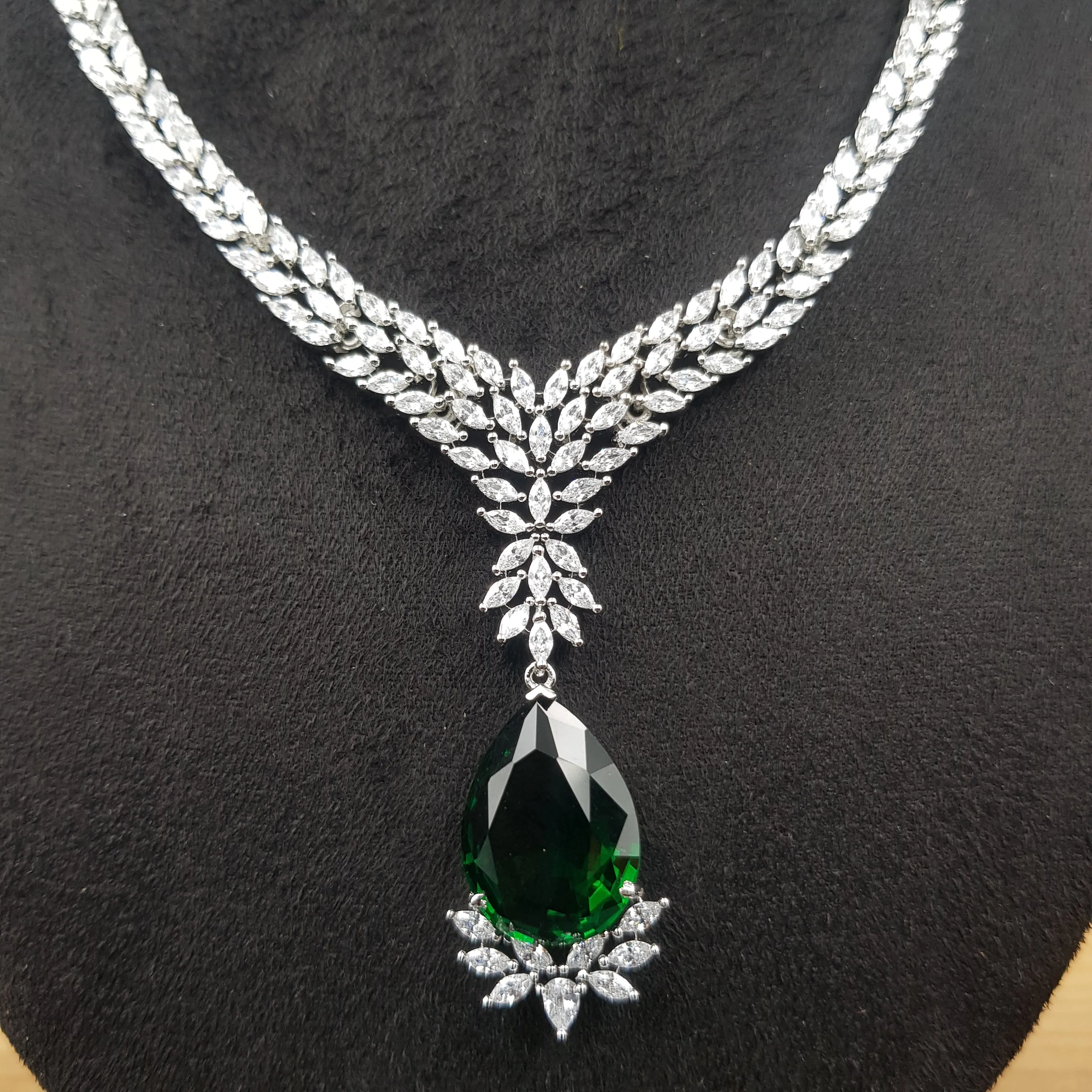 Round Neck Zircon/AD Necklace Set 10804-69