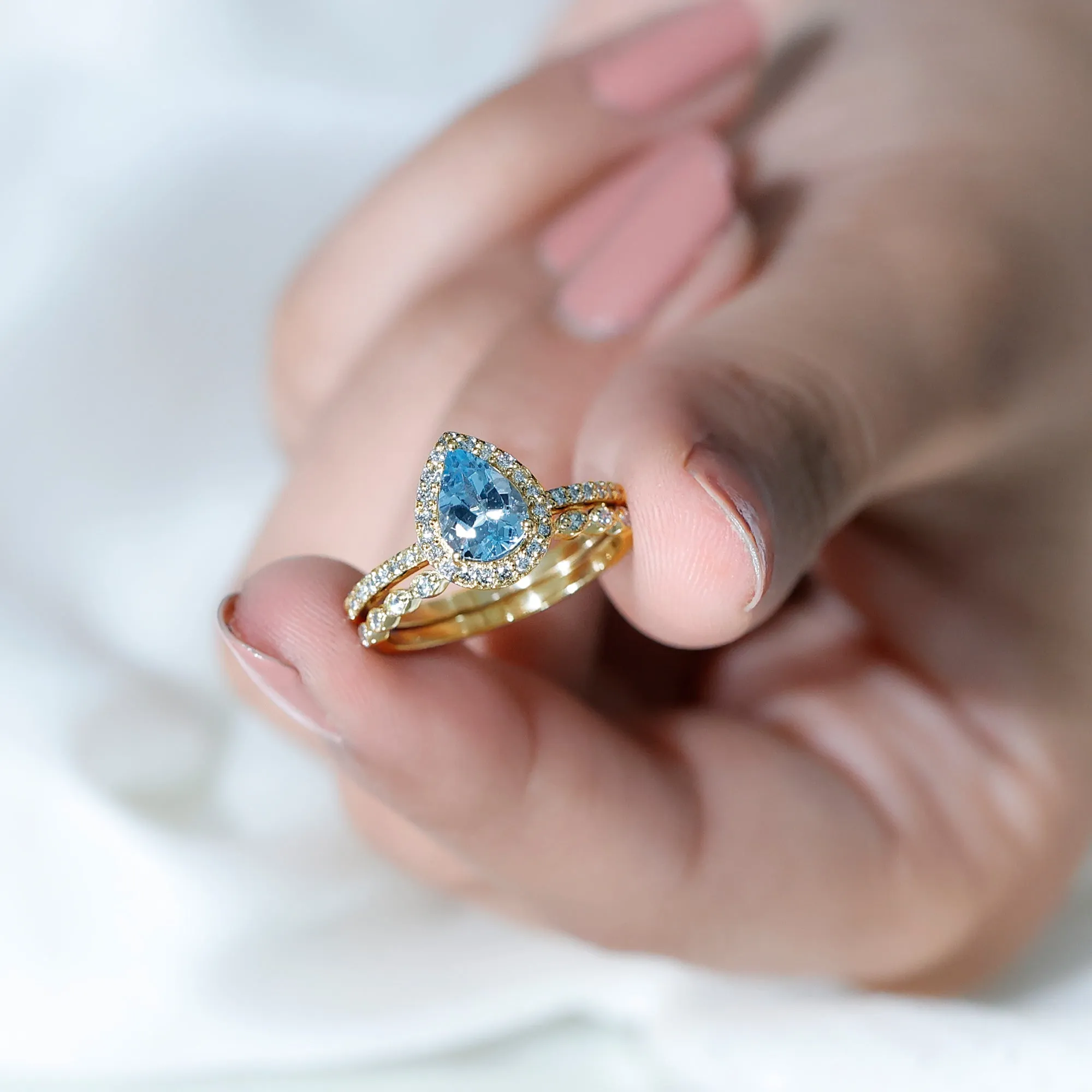 Teardrop Aquamarine Bridal Ring Set with Diamond