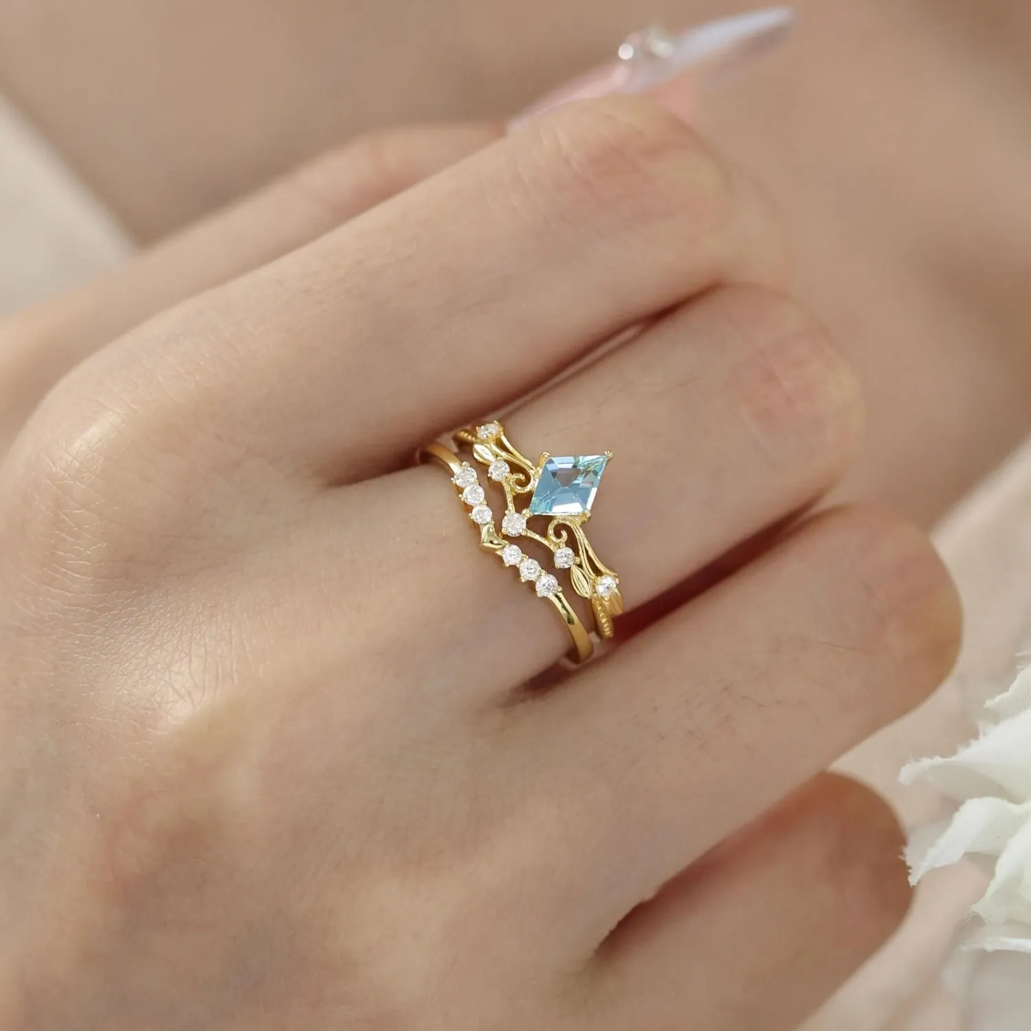 Victorian Lace Aquamarine© and Hearty Heart Ring Set (Yellow Gold)